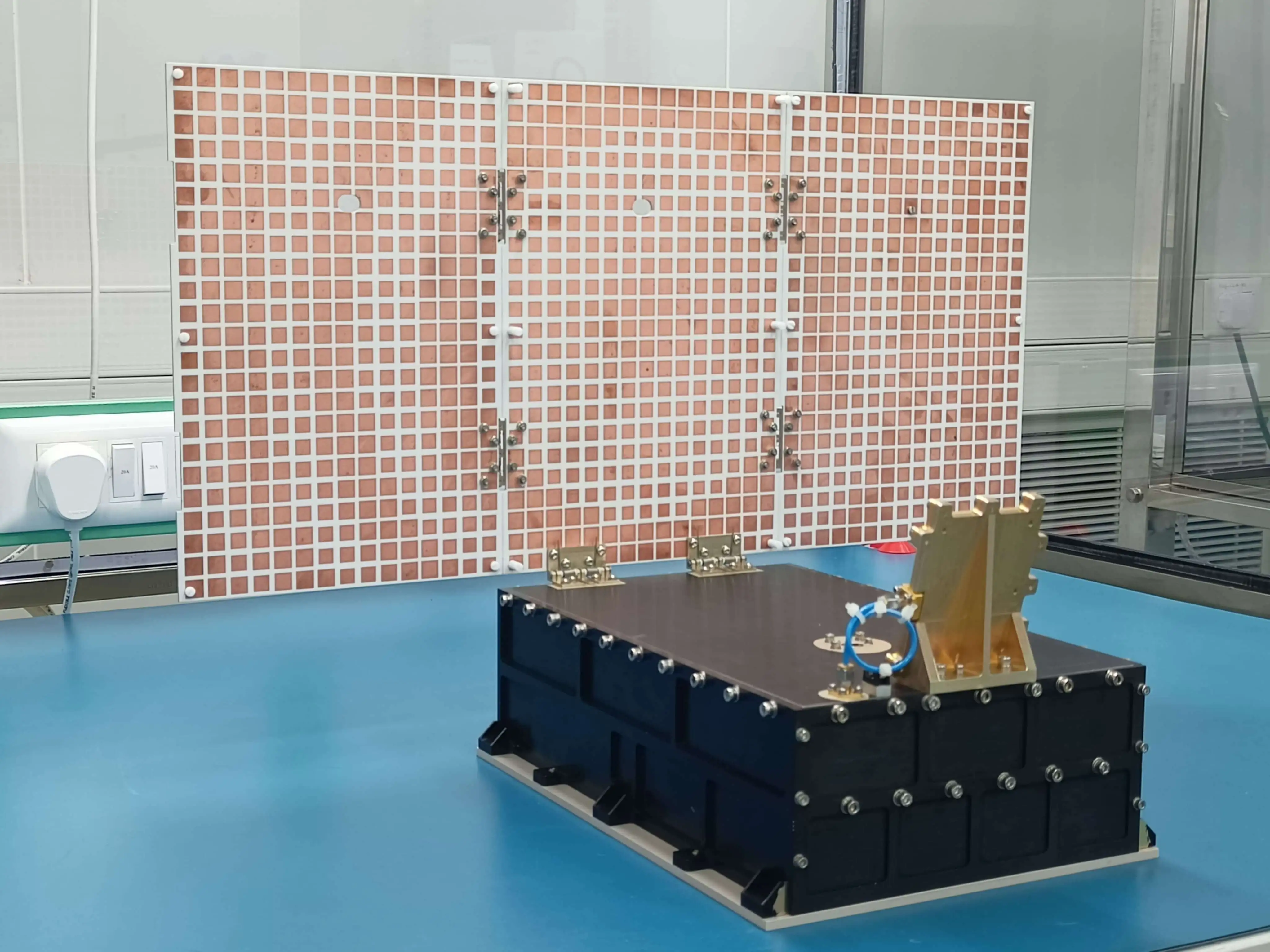 Reflectarray Antenna and Feed